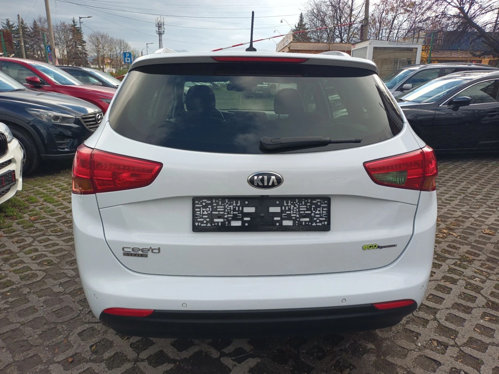 Kia Ceed 1.6i бензин.Навигация, Кожа.КОЛЕДНА ЦЕНА 14999лв - изображение 3