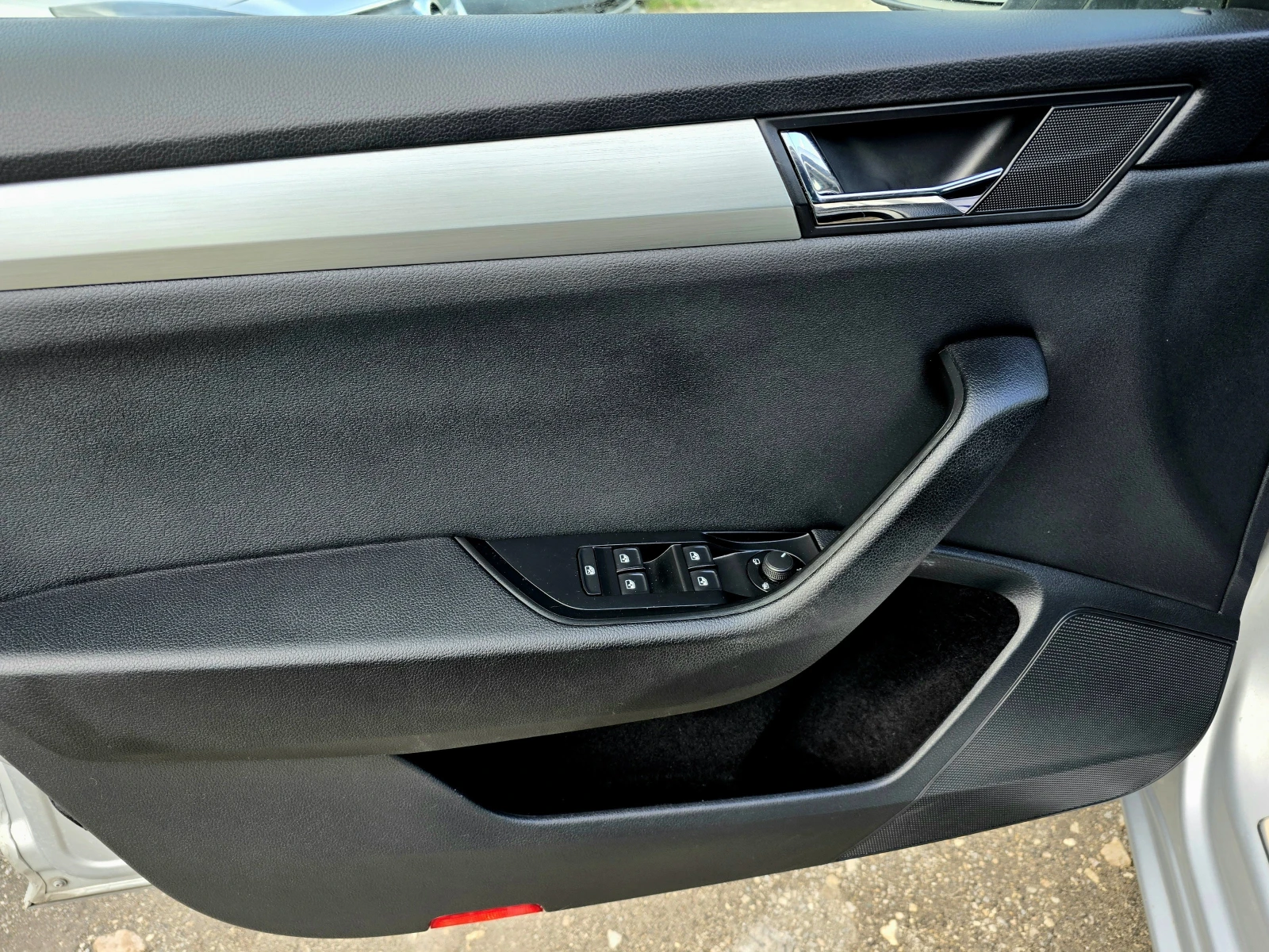 Skoda Superb DISTRONIK/2.0tdi/150hp, снимка 7 - Автомобили и джипове - 53947277