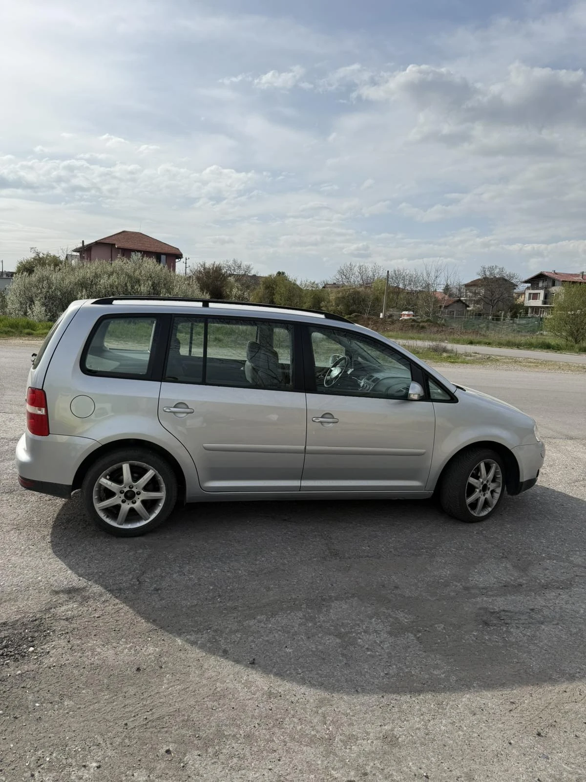 VW Touran, снимка 4 - Автомобили и джипове - 54219701