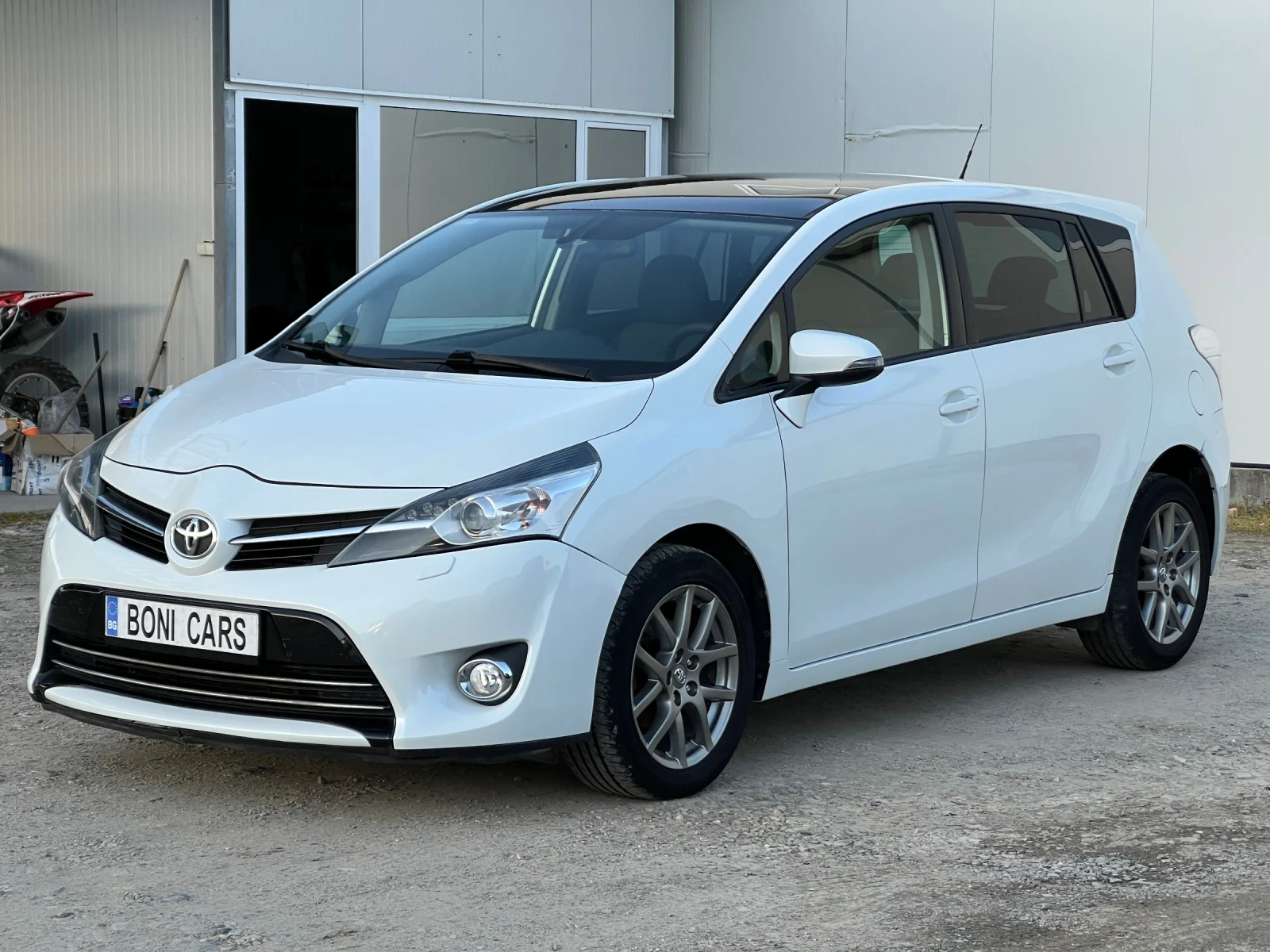 Toyota Verso Face 2.0D-4D-124к.с/ 7-местен/NAVI/CAMERA/PANORAMA