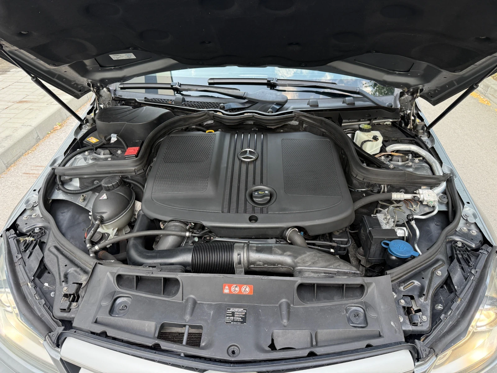 Mercedes-Benz C 220 CDI Coupe, снимка 14 - Автомобили и джипове - 55132100