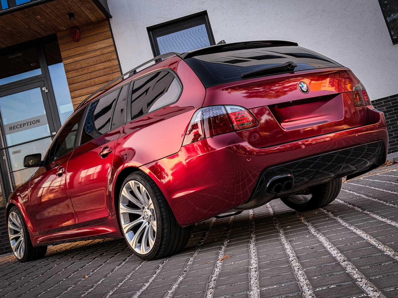 BMW 525 d/FACE/M Sport/HUD/CiC/Red Foil/Shadow/197hp/PDC/, снимка 14 - Автомобили и джипове - 55900309