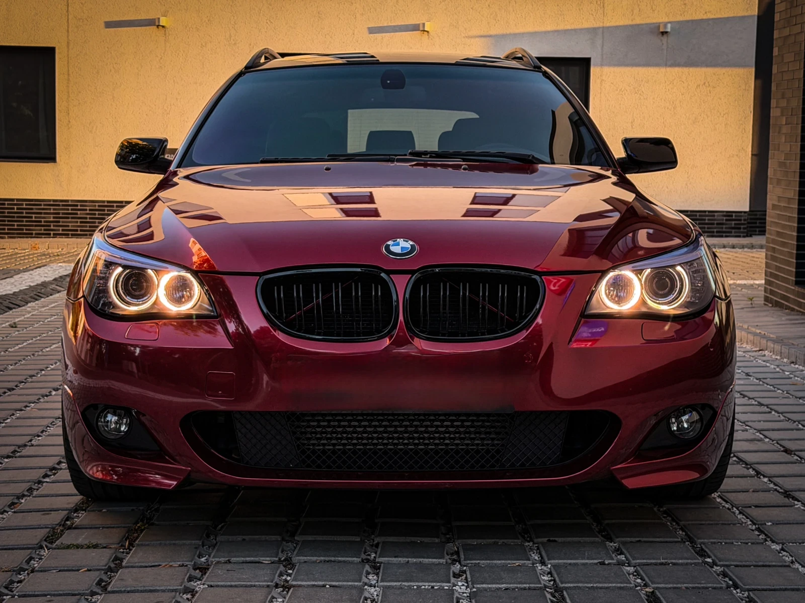 BMW 525 d/FACE/M Sport/HUD/CiC/Red Foil/Shadow/197hp/PDC/, снимка 2 - Автомобили и джипове - 55900309