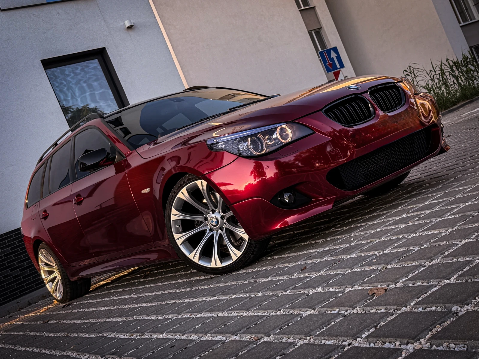 BMW 525 d/FACE/M Sport/HUD/CiC/Red Foil/Shadow/197hp/PDC/, снимка 15 - Автомобили и джипове - 55900309