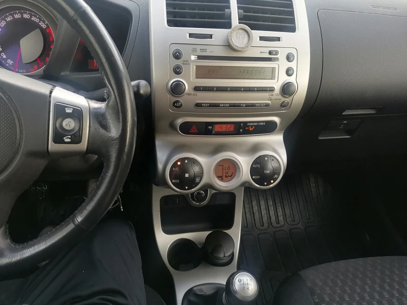 Toyota Urban Cruiser, снимка 9 - Автомобили и джипове - 53488520