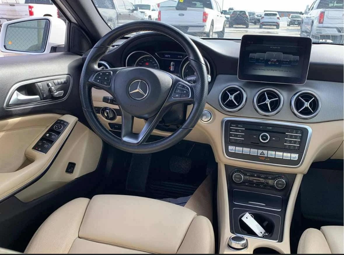 Mercedes-Benz GLA 250 4MATIC SUV/CARFAX/ПАНОРАМА/ПОДГРЕВИ, снимка 9 - Автомобили и джипове - 53956264