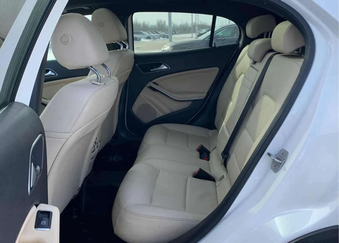 Mercedes-Benz GLA 250 4MATIC SUV/CARFAX/ПАНОРАМА/ПОДГРЕВИ, снимка 11 - Автомобили и джипове - 53956264