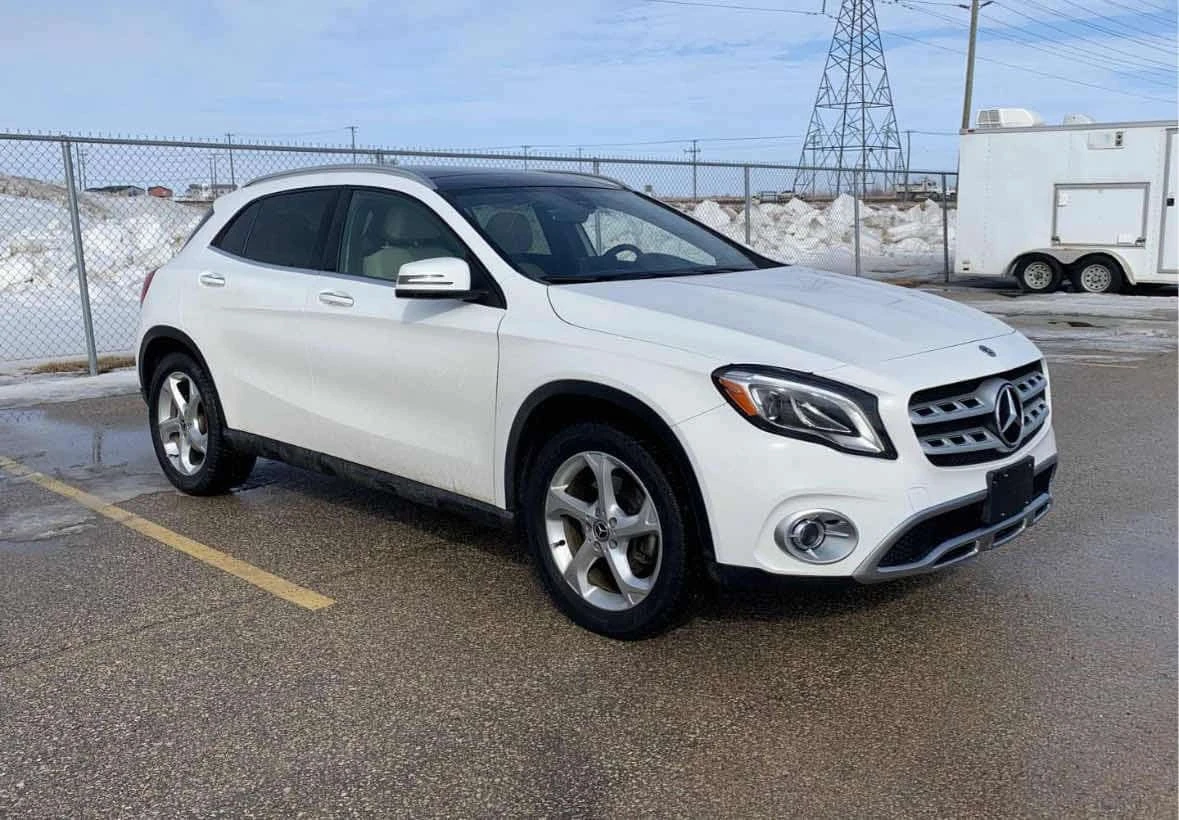 Mercedes-Benz GLA 250 4MATIC SUV/CARFAX/ПАНОРАМА/ПОДГРЕВИ, снимка 2 - Автомобили и джипове - 53956264