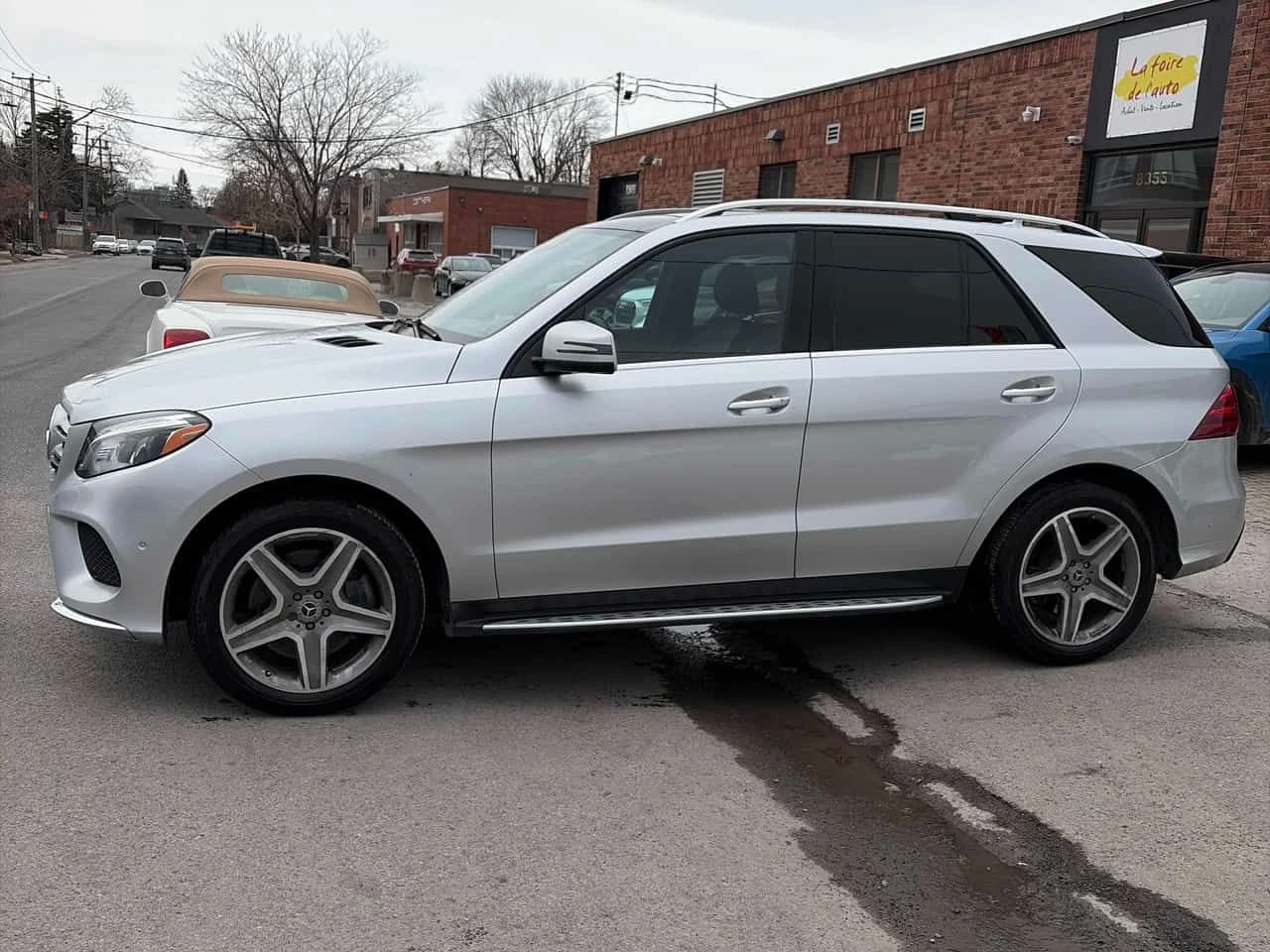 Mercedes-Benz GLE 400  * CARFAX * Harman Kardon * 360 Камери * , снимка 2 - Автомобили и джипове - 54037135