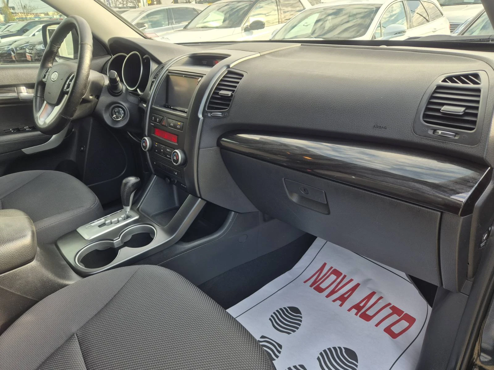 Kia Sorento 2.2D-197кс-AUTOMATIC, снимка 10 - Автомобили и джипове - 54150477