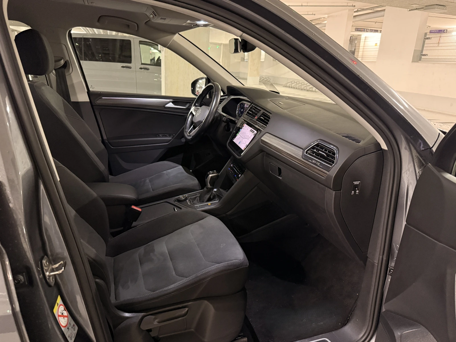 VW Tiguan ALLSPACE 2.0TDI 4MOTION;IQ.LIGHT-MATRIX;HEADUP;DIG, снимка 12 - Автомобили и джипове - 55315611