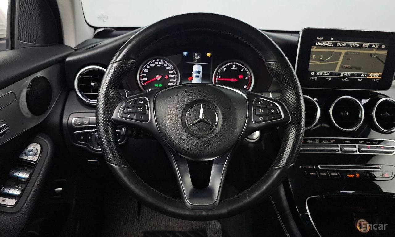 Mercedes-Benz GLC 220 4MATIC* AMG LINE* 360 КАМЕРИ* ШИБИДАХ* КРАЙНА ЦЕНА, снимка 11 - Автомобили и джипове - 55995779