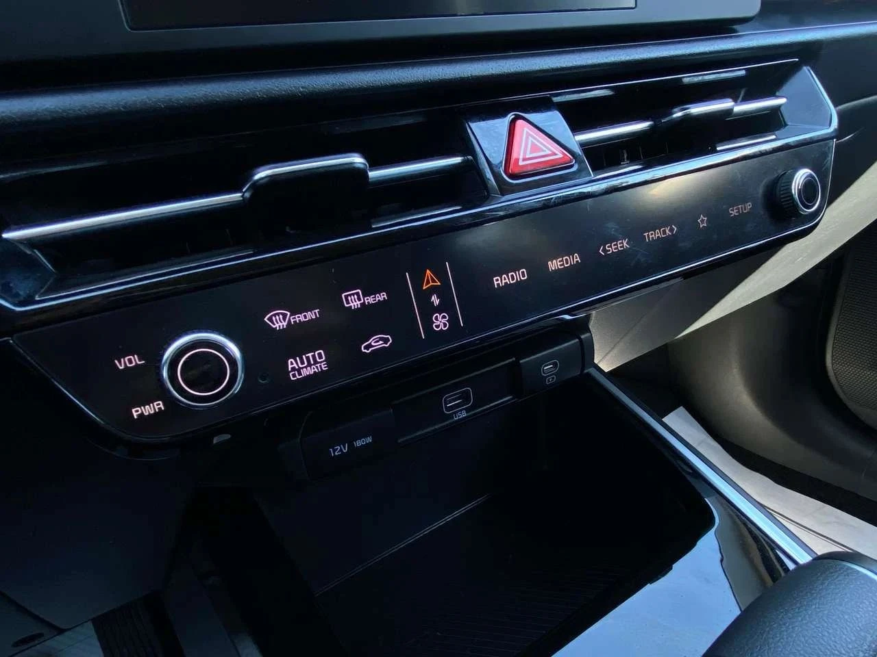 Kia Niro, снимка 15 - Автомобили и джипове - 56706554
