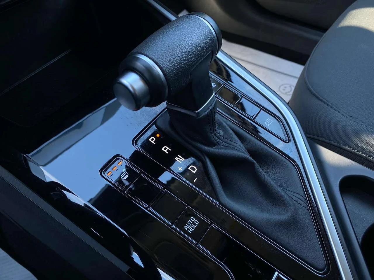 Kia Niro, снимка 14 - Автомобили и джипове - 56706554