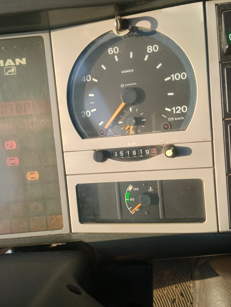 Man 8.180 Самосвал със кран, снимка 2 - Камиони - 52071054