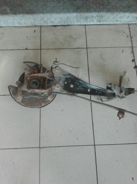 шенкел,носач заден ляв тойота рав 4 07 г