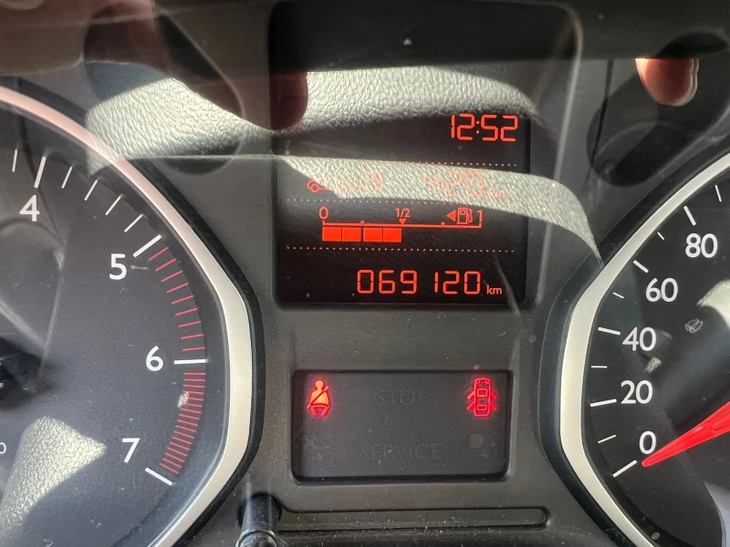 Citroen C-Elysee 1.6 дизел, снимка 7 - Автомобили и джипове - 52284015