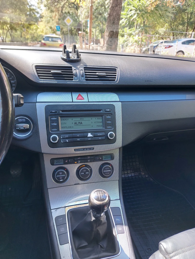 VW Passat 2.0 FSI, снимка 10 - Автомобили и джипове - 52004684