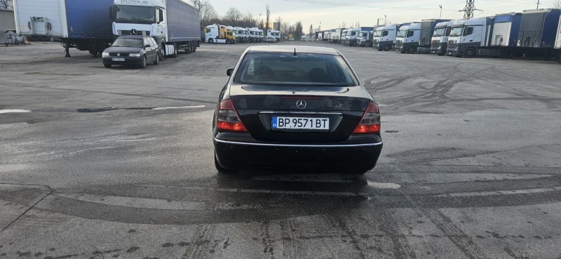 Mercedes-Benz E 270 2.7 CDI, снимка 4 - Автомобили и джипове - 52851926