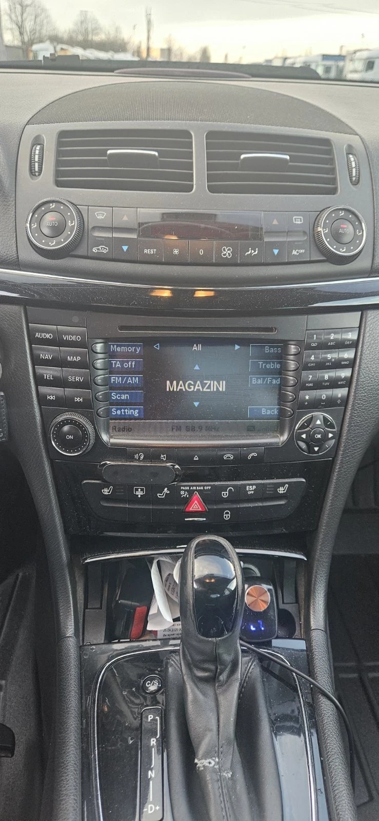 Mercedes-Benz E 270 2.7 CDI, снимка 7 - Автомобили и джипове - 52851926