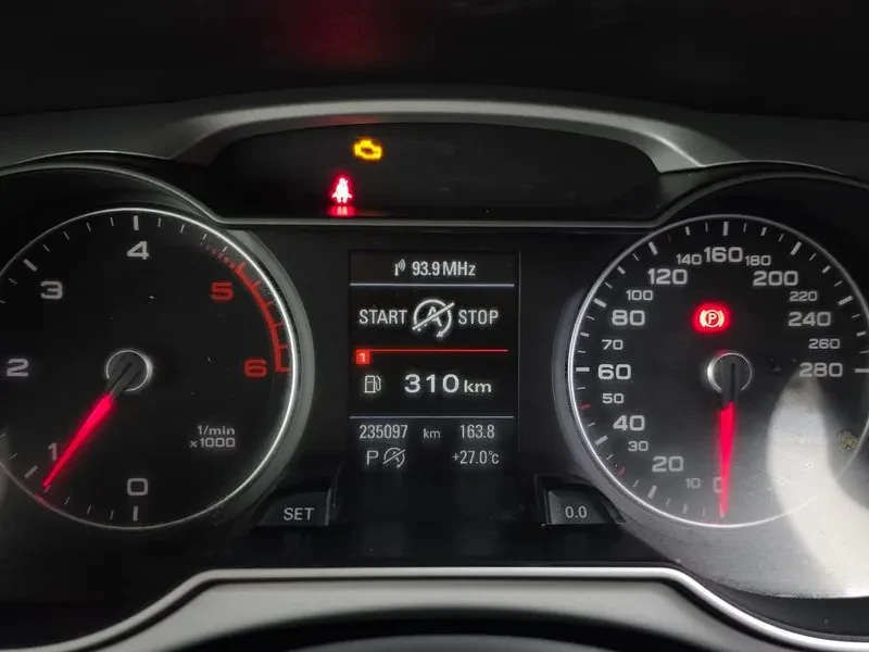 Audi A4 2.0 TDI Quattro - САМО 30% АВАНС, снимка 8 - Автомобили и джипове - 56114899