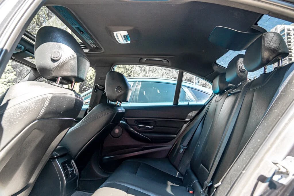 BMW 335 I * M-Package* * HeadUp* AвтоКредит* (ЦЕНА ДО БГ) - изображение 9