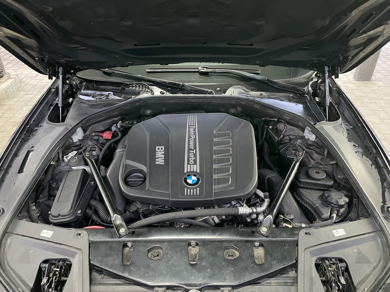 BMW 535 M-PACK/ВАКУУМ/HEAD-UP/DISTRONIC/8ZF/СЕРВИЗНА ИСТ./, снимка 15 - Автомобили и джипове - 54077957