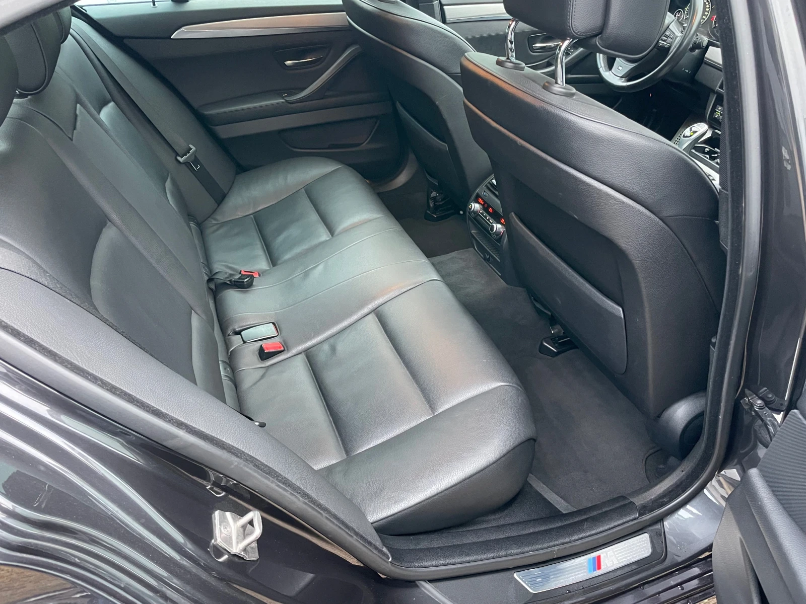 BMW 535 M-PACK/ВАКУУМ/HEAD-UP/DISTRONIC/8ZF/СЕРВИЗНА ИСТ./, снимка 11 - Автомобили и джипове - 54077957