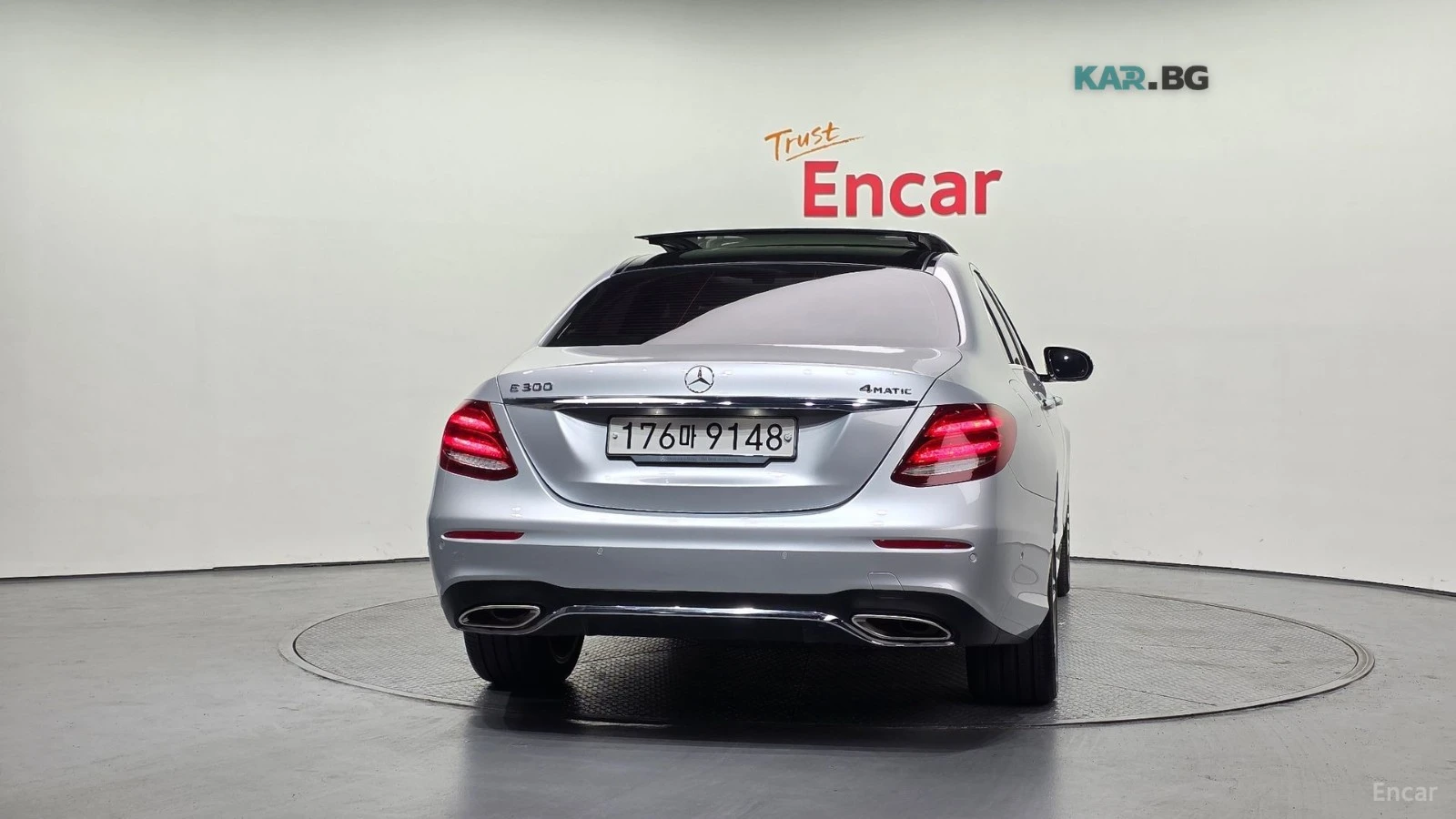 Mercedes-Benz E 300 4MATIC AMG* HUD* КОЖА* ОБДУХВ* НАВИ* ПАНО, снимка 4 - Автомобили и джипове - 55317675