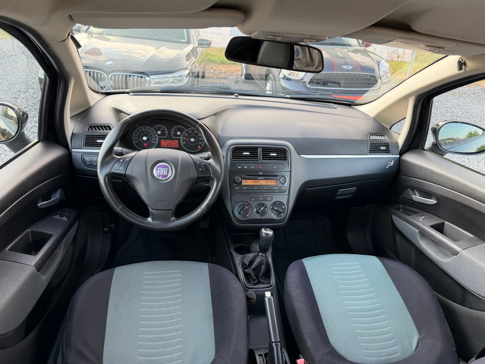 Fiat Punto Grande, 1.4i, Автомат.113000км! 2 Комплекта джанти, снимка 11 - Автомобили и джипове - 55565106