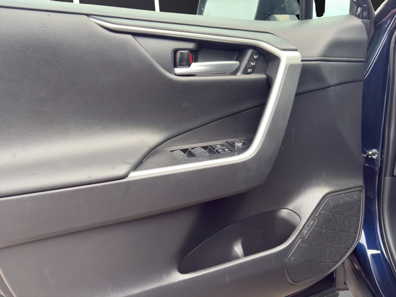 Toyota Rav4 * 2.5* 4x4* Limited* CarPay* Cam* Navi* Keyless* , снимка 9 - Автомобили и джипове - 51103894