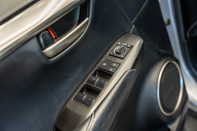 Lexus NX 300h, снимка 10 - Автомобили и джипове - 51505615