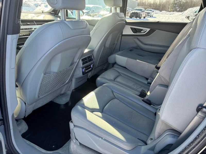 Audi Q7 * Technik * CARFAX* ДИСТРОНИК* ОБДУХВАНЕ* PANO, снимка 13 - Автомобили и джипове - 53298652