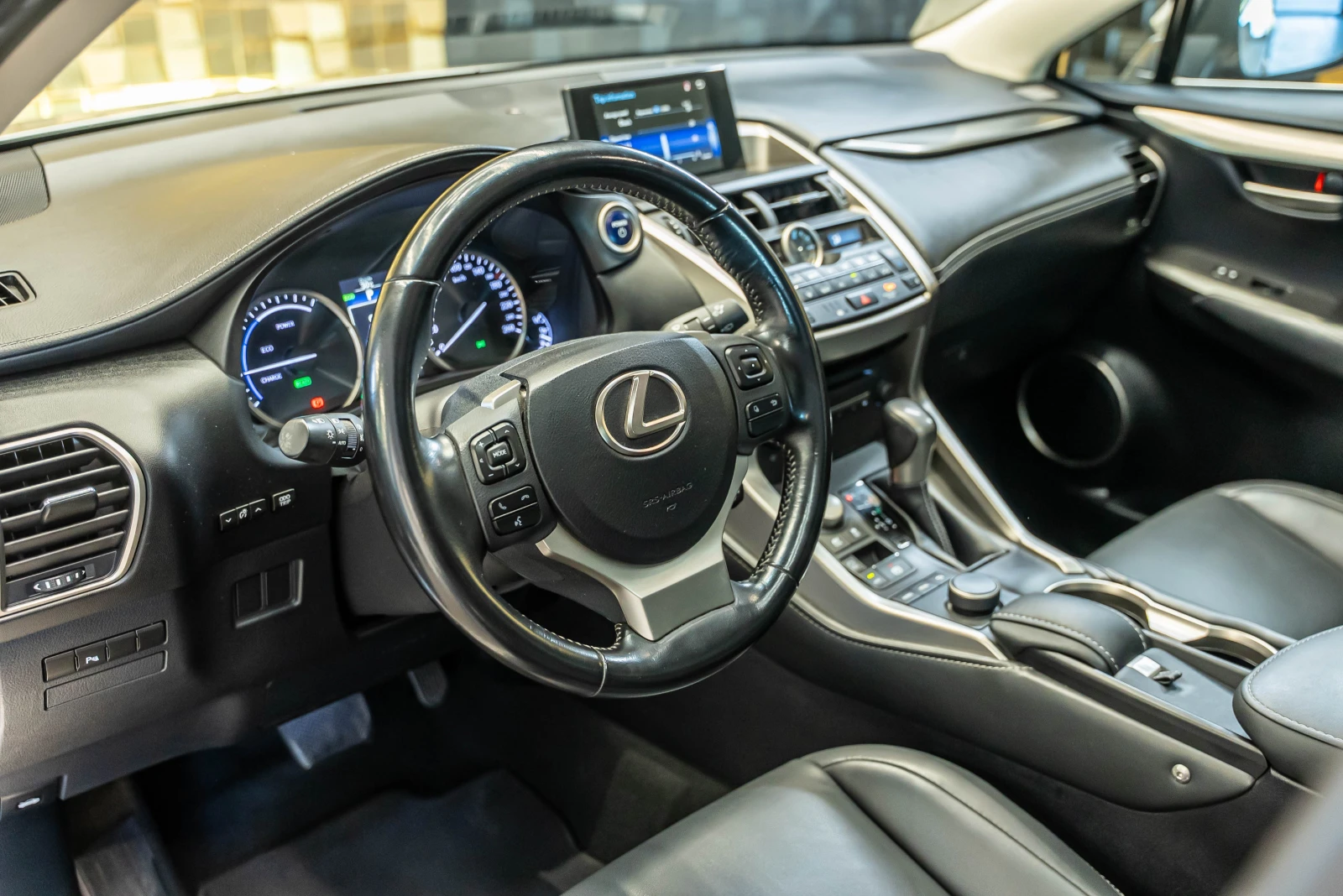 Lexus NX 300h  - изображение 9