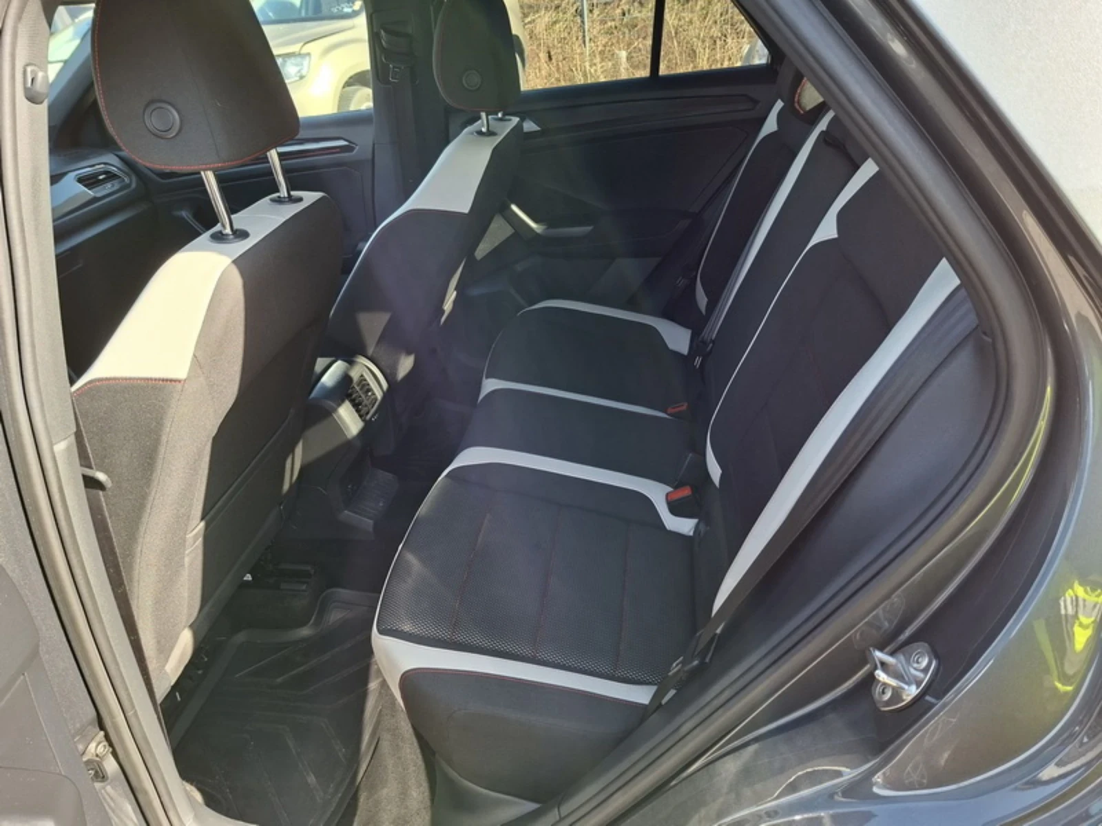 VW T-Roc 1.5 TSI | 150hp | DSG7 | LED | Virtual | ACC, снимка 12 - Автомобили и джипове - 53826655