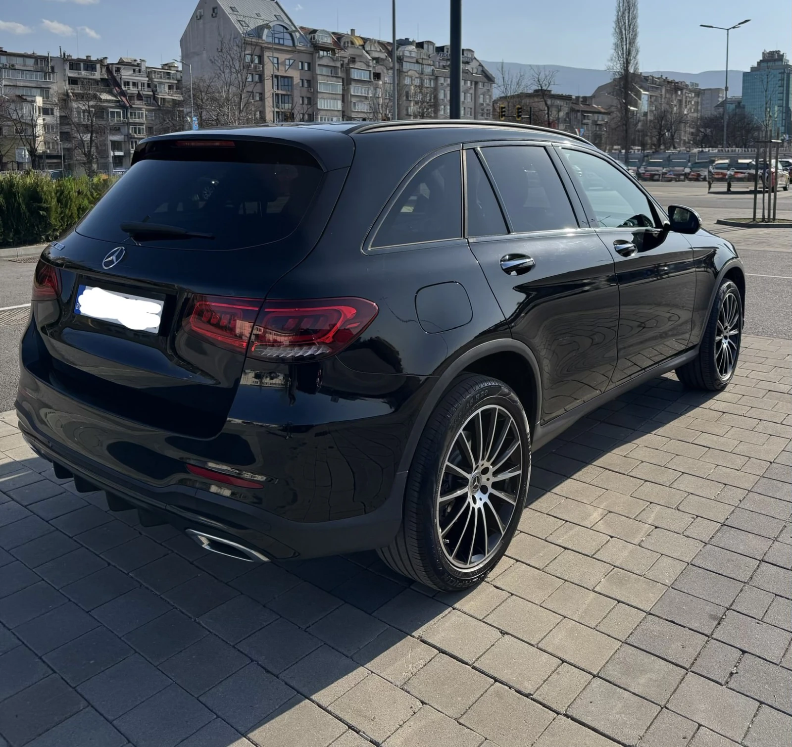Mercedes-Benz GLC 300 AMG Line, снимка 3 - Автомобили и джипове - 53893691