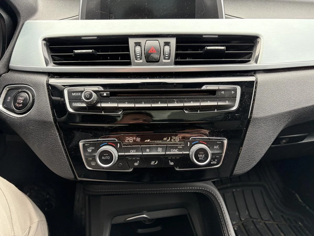 BMW X1 xDrive28i* АвтоКредит* (ЦЕНА ДО БГ), снимка 11 - Автомобили и джипове - 53915681