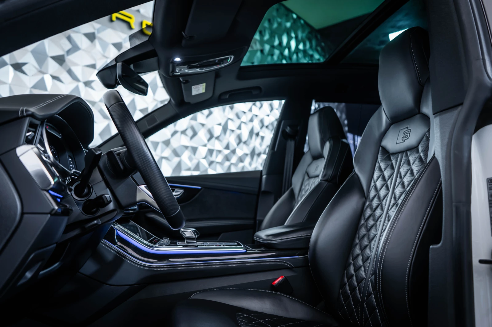 Audi SQ8 4.0 TFSI* Pano* SoftClose* , снимка 12 - Автомобили и джипове - 53948786