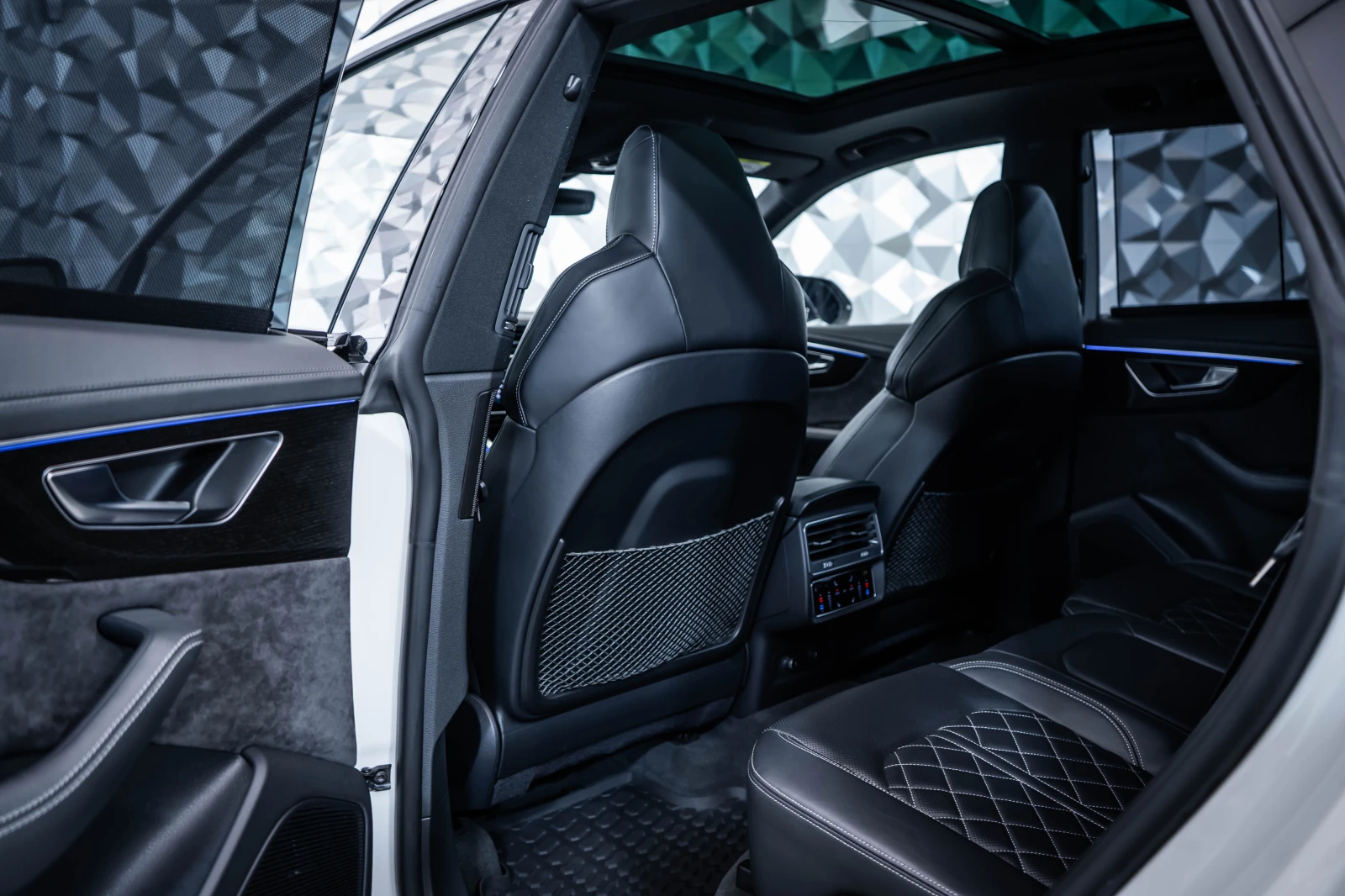 Audi SQ8 4.0 TFSI* Pano* SoftClose* , снимка 14 - Автомобили и джипове - 53948786