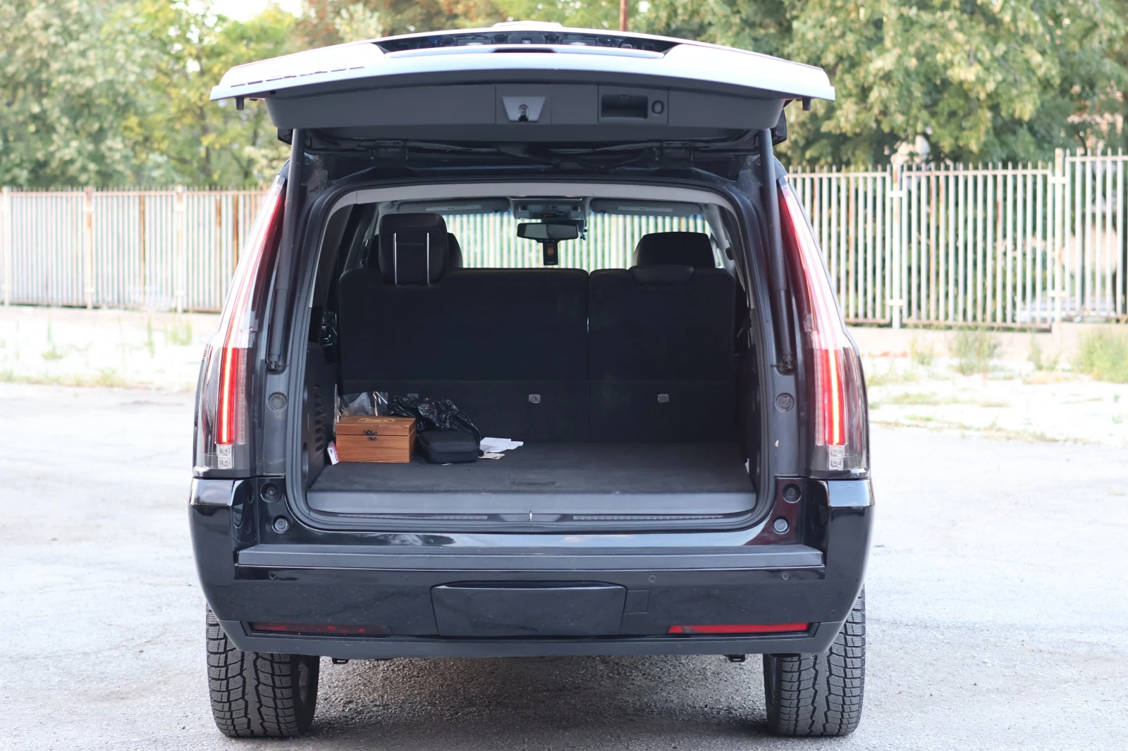 Cadillac Escalade ESV 6.2, снимка 12 - Автомобили и джипове - 56021889