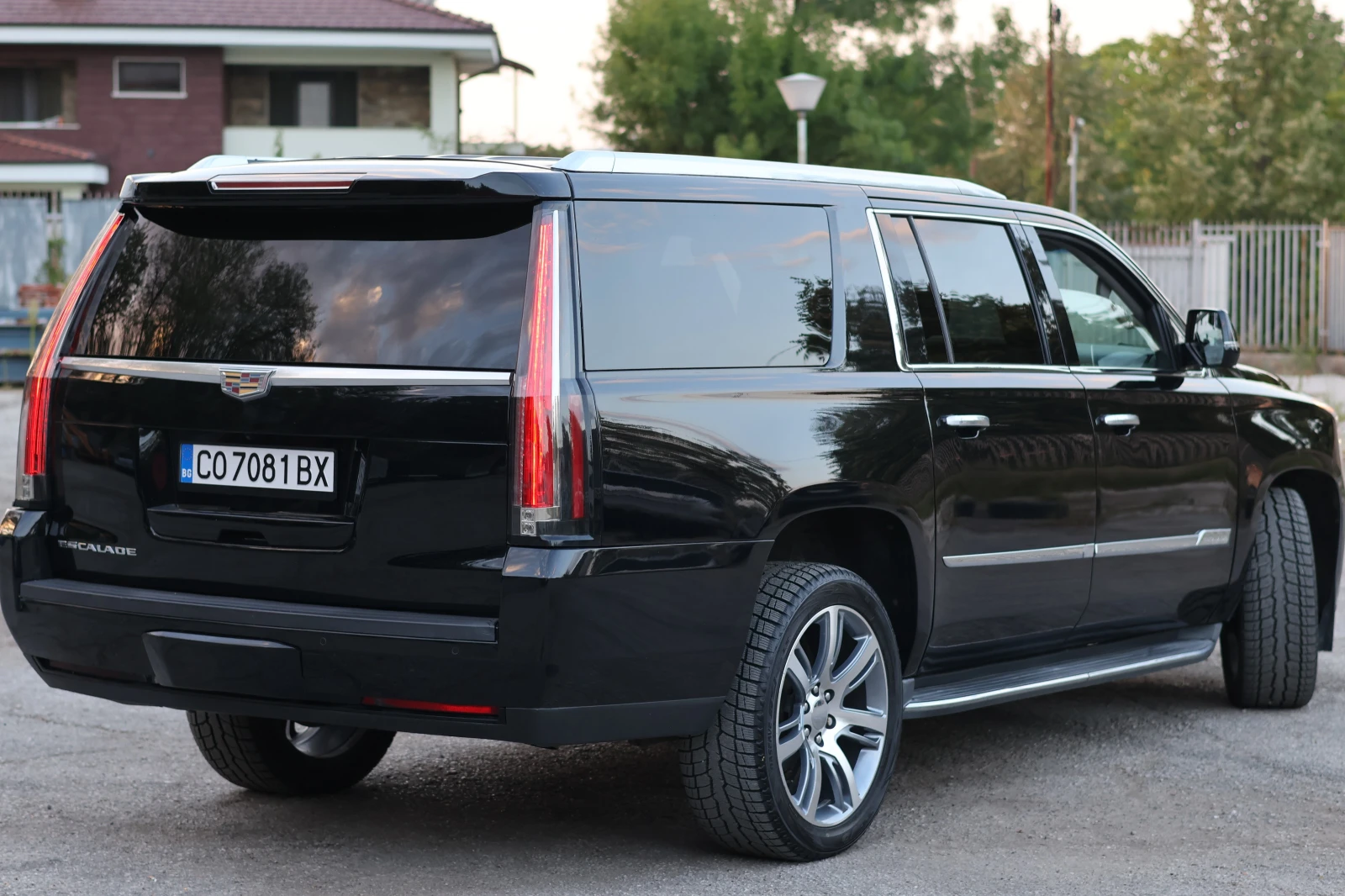 Cadillac Escalade ESV 6.2, снимка 11 - Автомобили и джипове - 56021889