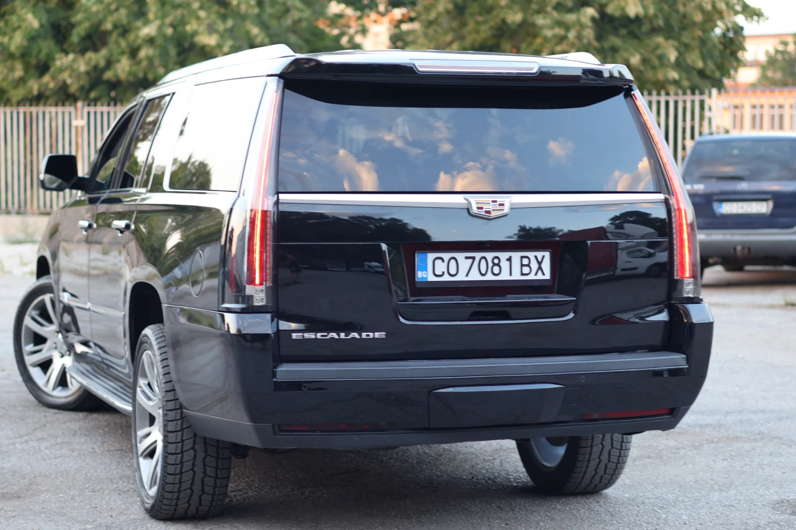 Cadillac Escalade ESV 6.2, снимка 9 - Автомобили и джипове - 56021889