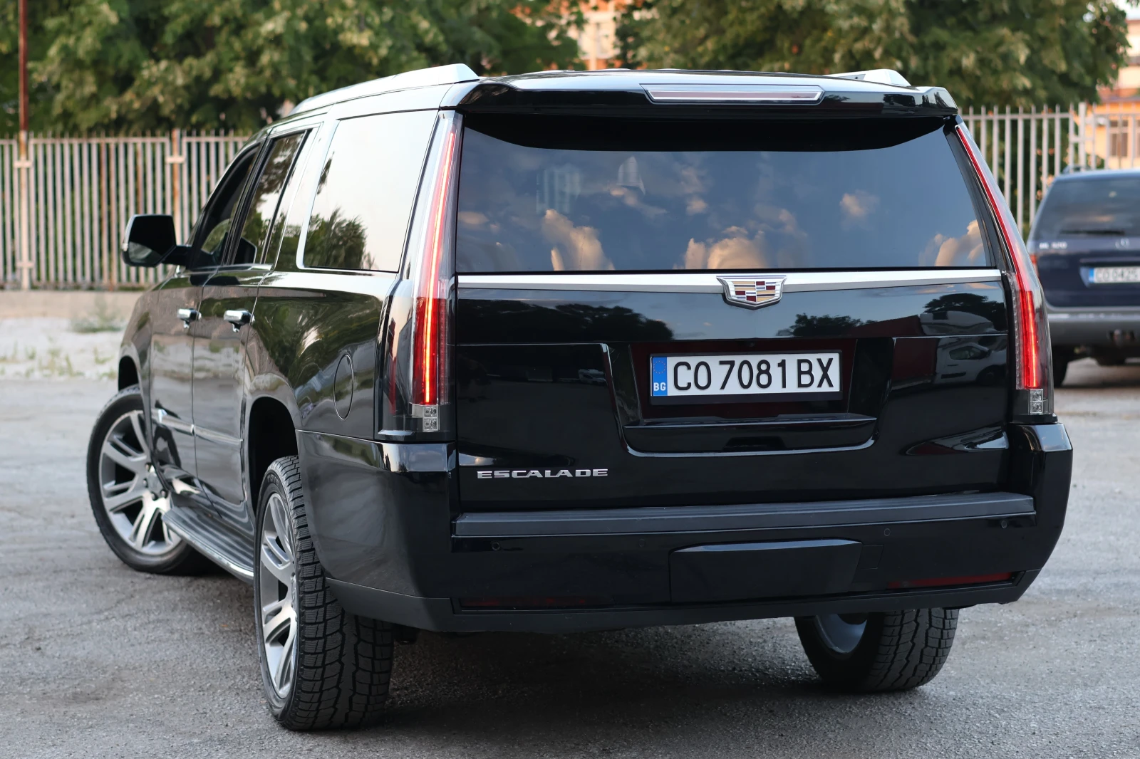 Cadillac Escalade ESV 6.2, снимка 10 - Автомобили и джипове - 56021889
