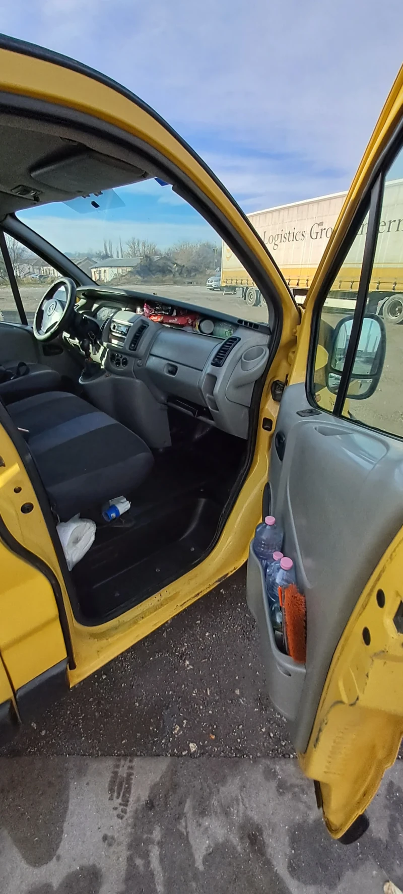 Opel Vivaro 1.9dci, снимка 8 - Бусове и автобуси - 53446271