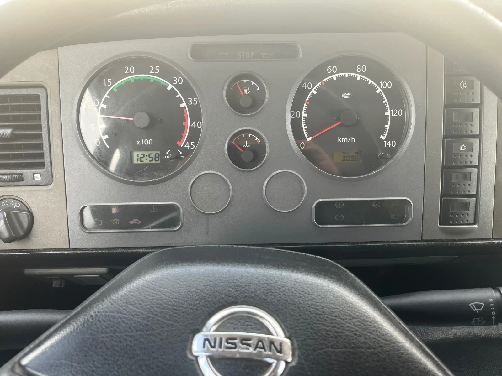 Nissan Atleon 3.0 D 35/15 Климатик !, снимка 14 - Камиони - 54505647
