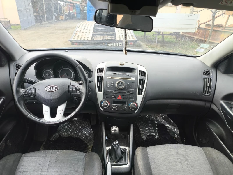 Kia Ceed 1.6crdi, снимка 6 - Автомобили и джипове - 40371006