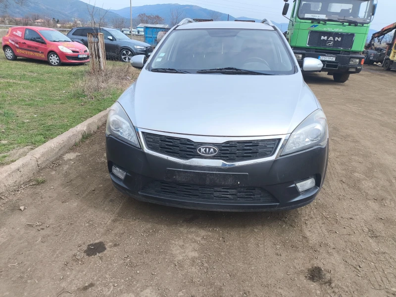 Kia Ceed 1.6crdi, снимка 2 - Автомобили и джипове - 40371006