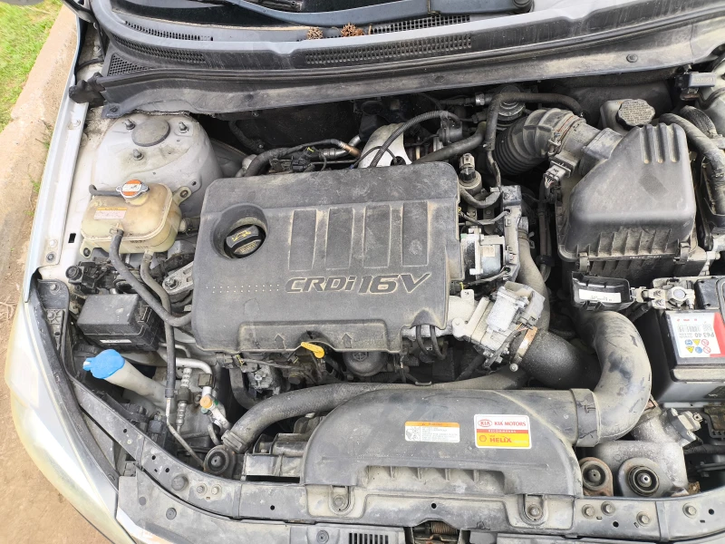 Kia Ceed 1.6crdi, снимка 7 - Автомобили и джипове - 40371006