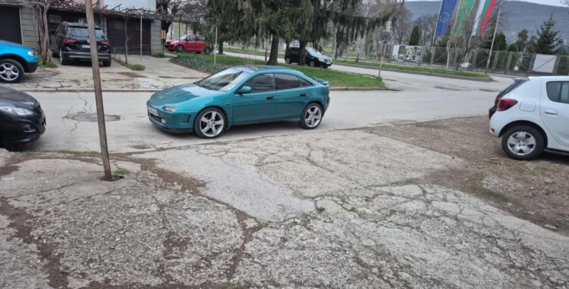 Mazda 323, снимка 3 - Автомобили и джипове - 52589734