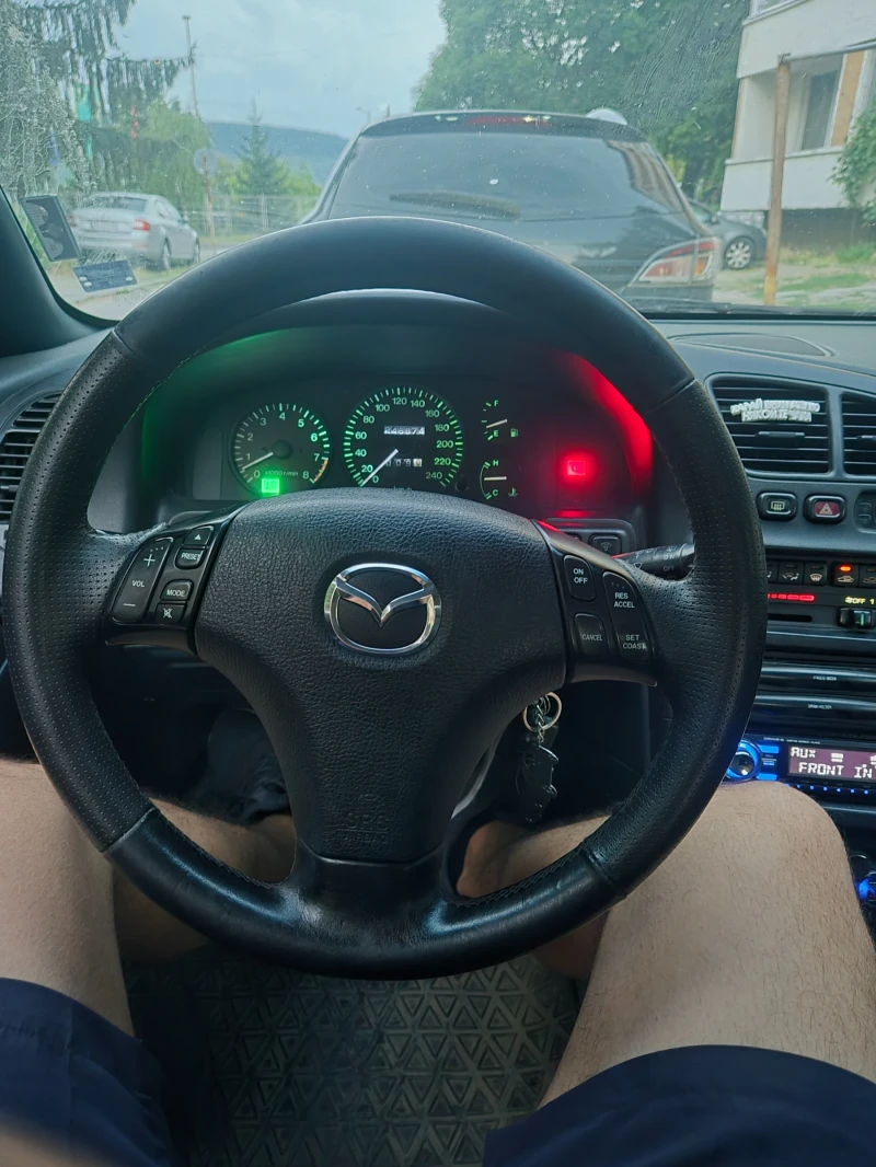 Mazda 323, снимка 2 - Автомобили и джипове - 52589734